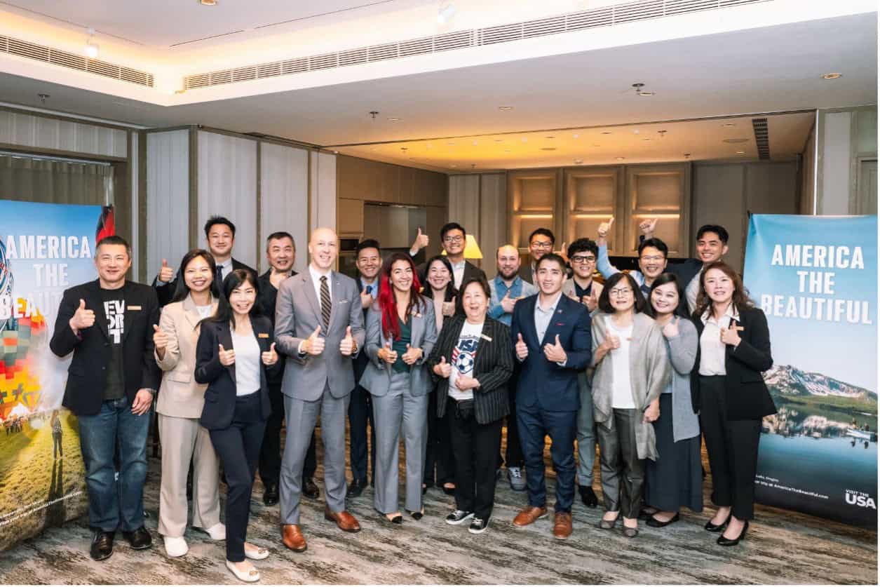 Group photo of travel professionals at Brand USA Southeast Asia event.